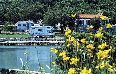 Autocamp Mlaska, Hvar