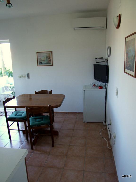 Apartments Dora, Murter