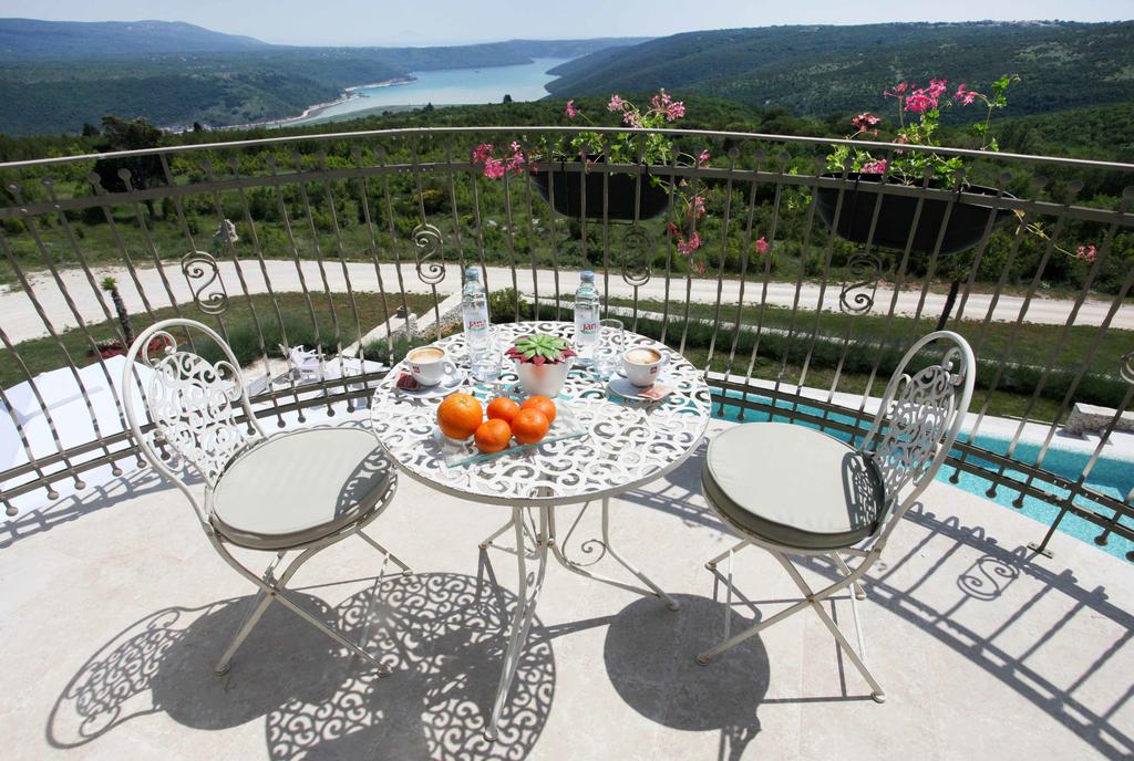 Mali hotel,restaurant & Spa "Villa Štefanija"
