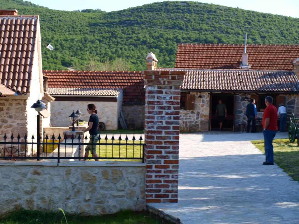 Seosko gospodarstvo Mićanovi Dvori