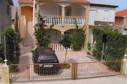 Apartman Vesna, Vir