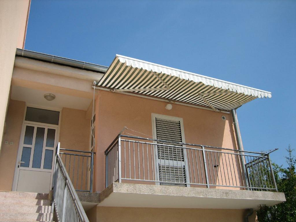 Quiet apartment for two near the beach and the center