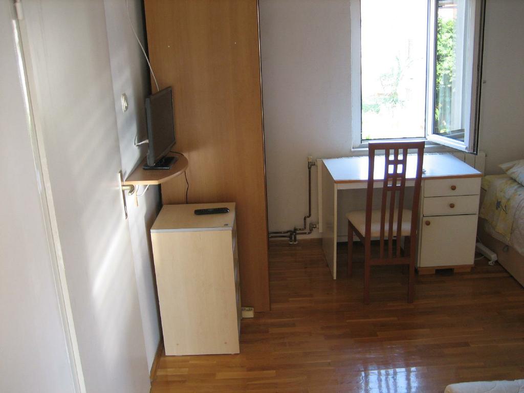Quiet apartment for two near the beach and the center