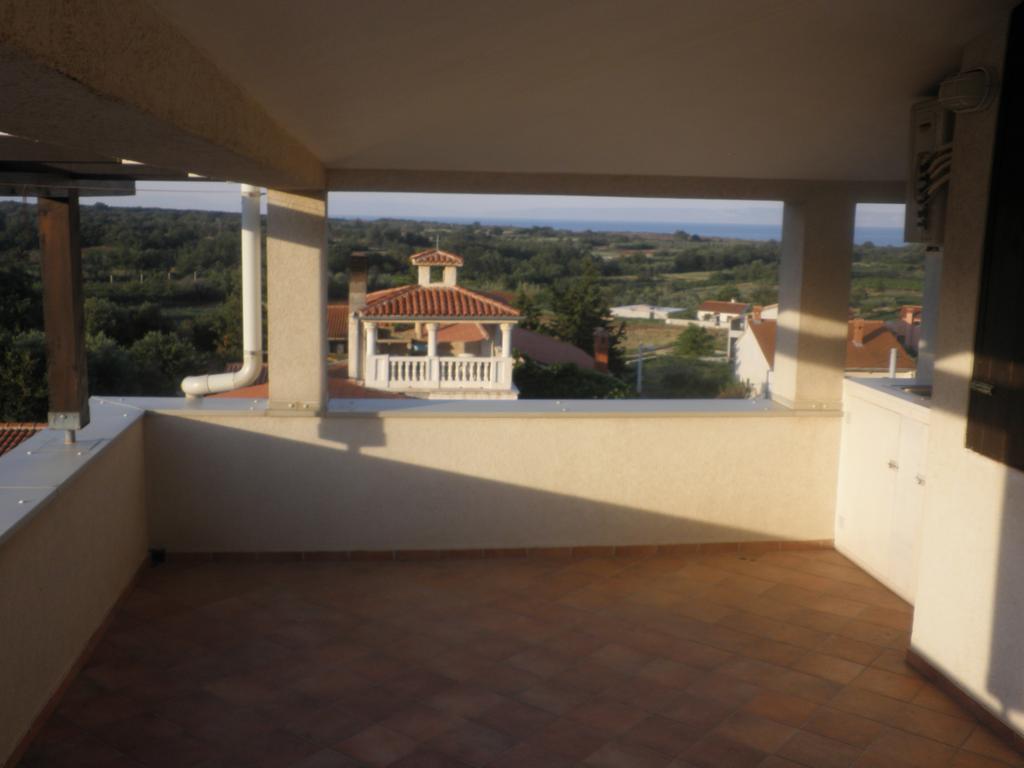 Ližnjan, Istra - atraktivni apartman s vrtom i krovnom terasom