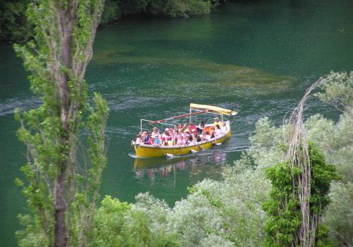Barche sul fiume Cetina