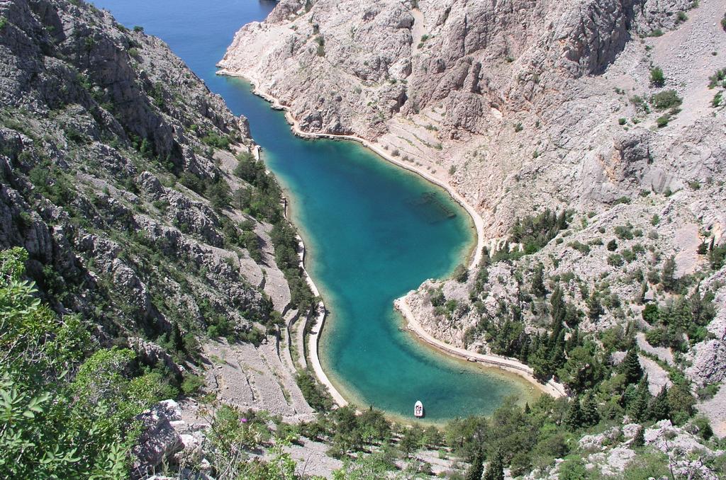 Zavratnica Bay