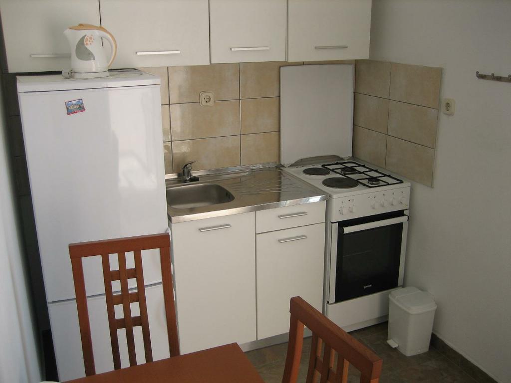 Quiet apartment for two near the beach and the center