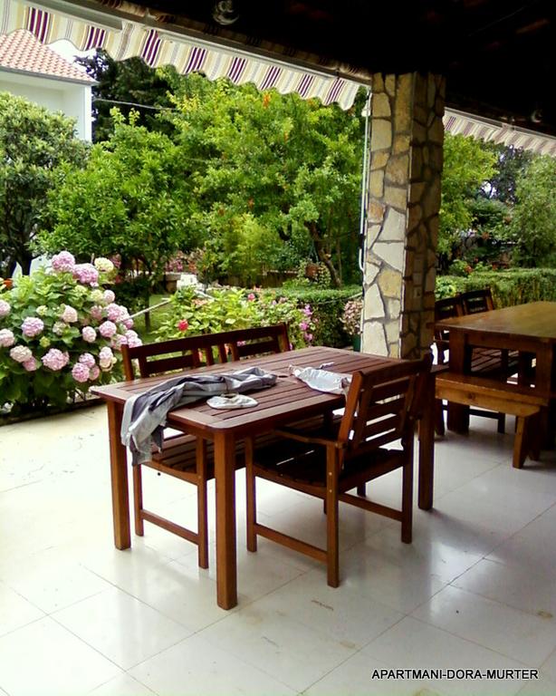 Apartments Dora, Murter