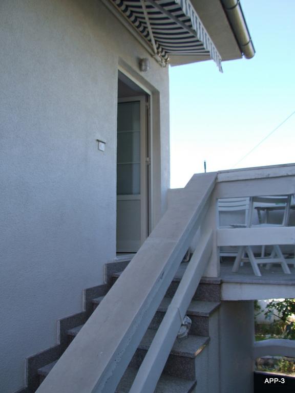 Apartments Dora, Murter