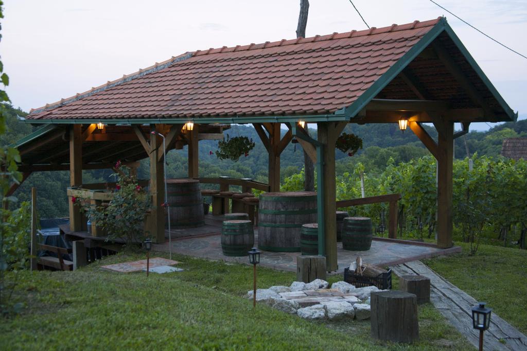 Holiday house and celebrations Green Paradise