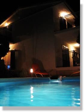 Mediterraneo - apartmani s bazenom