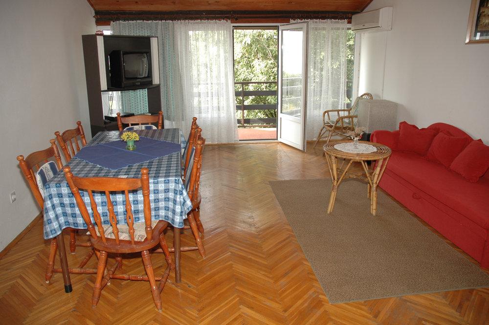 Apartmani "Škeva"