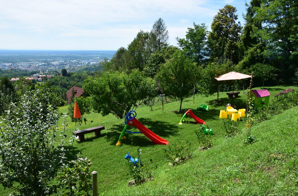 Spazio per le celebrazioni "Dedina sjenica", Zagabria