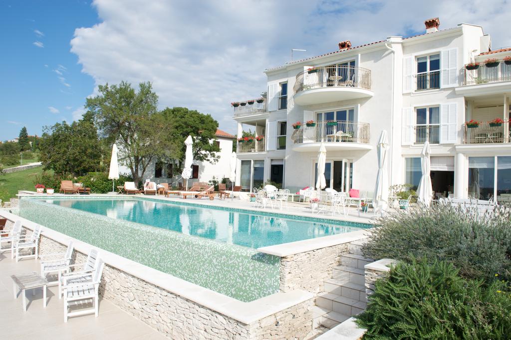 Mali hotel,restaurant & Spa "Villa Štefanija"