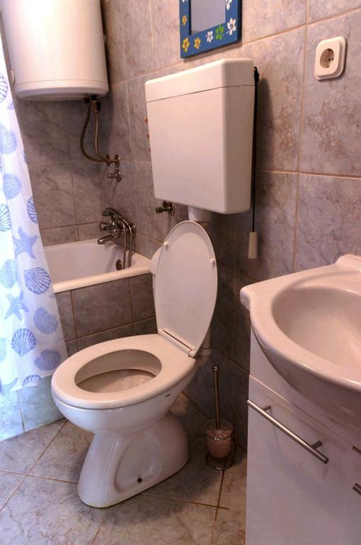 4 Zimmer 8 Betten in der Mitte