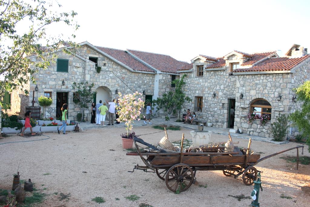 Roca, kuća dalmatinskog pršuta