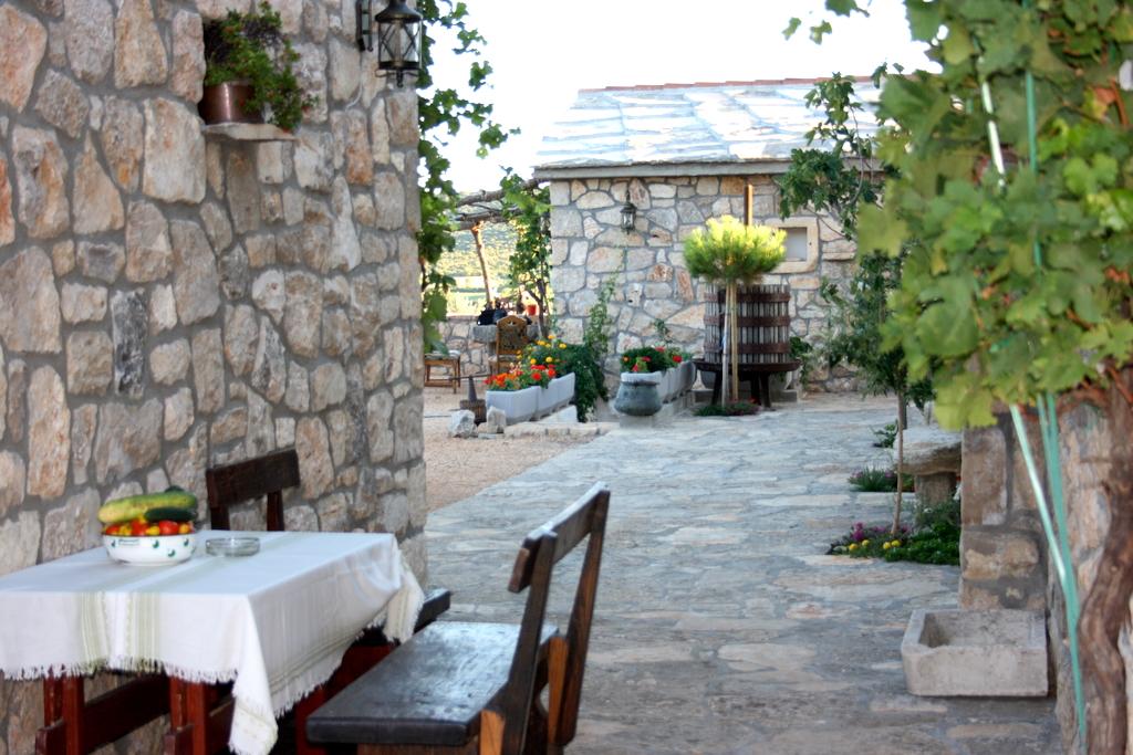 Roca, kuća dalmatinskog pršuta