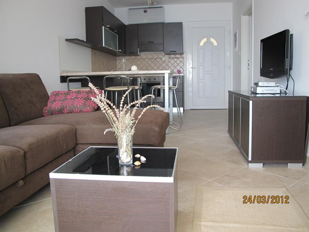 Apartmani Familia Rina