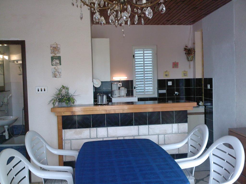 Insel Kaprije,Unterkunft 12 Eur/Pers,Strand+Liegenplatz fur Ihr Boot