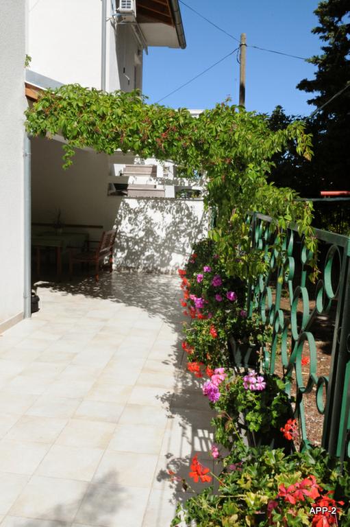 Apartments Dora, Murter