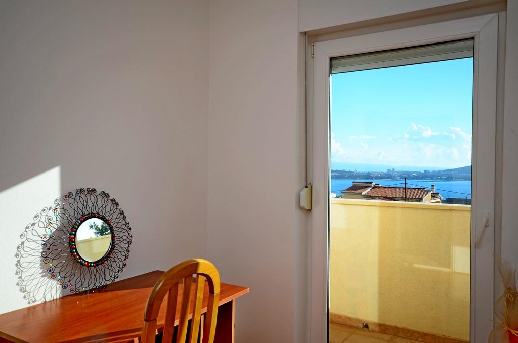 Apartment with sea view