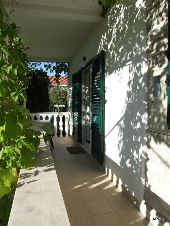 Apartments Dora, Murter