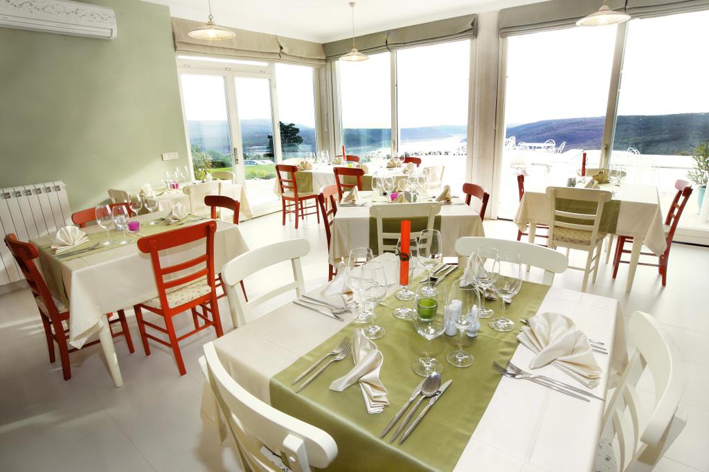 Mali hotel,restaurant & Spa "Villa Štefanija"