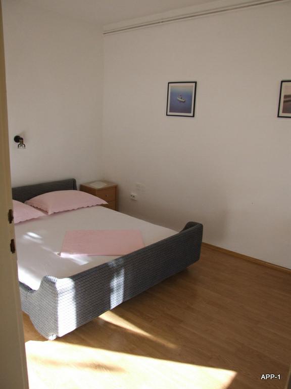 Apartments Dora, Murter