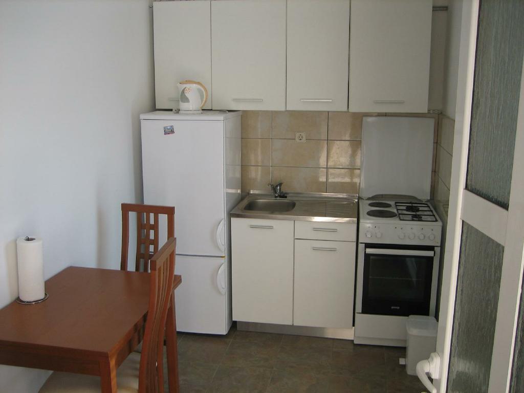 Quiet apartment for two near the beach and the center