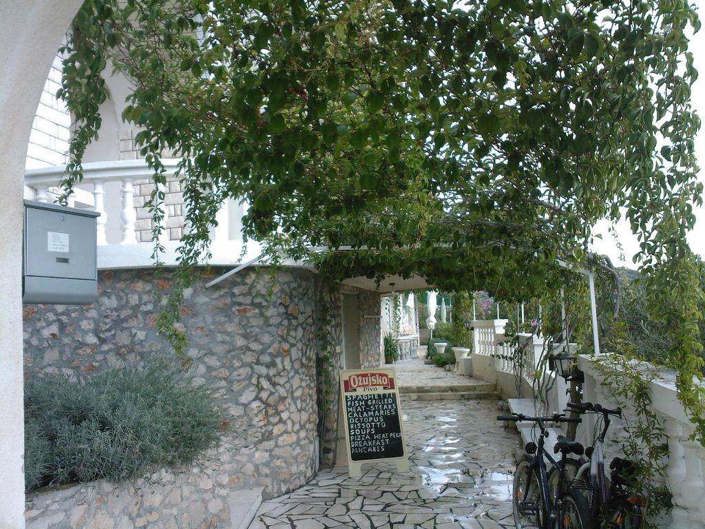 Insel Kaprije,Unterkunft 12 Eur/Pers,Strand+Liegenplatz fur Ihr Boot