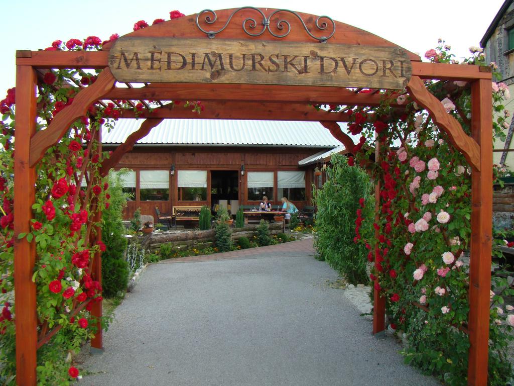 Magical Valentine's Day in the restaurant Međimurski dvori in Lopatinec