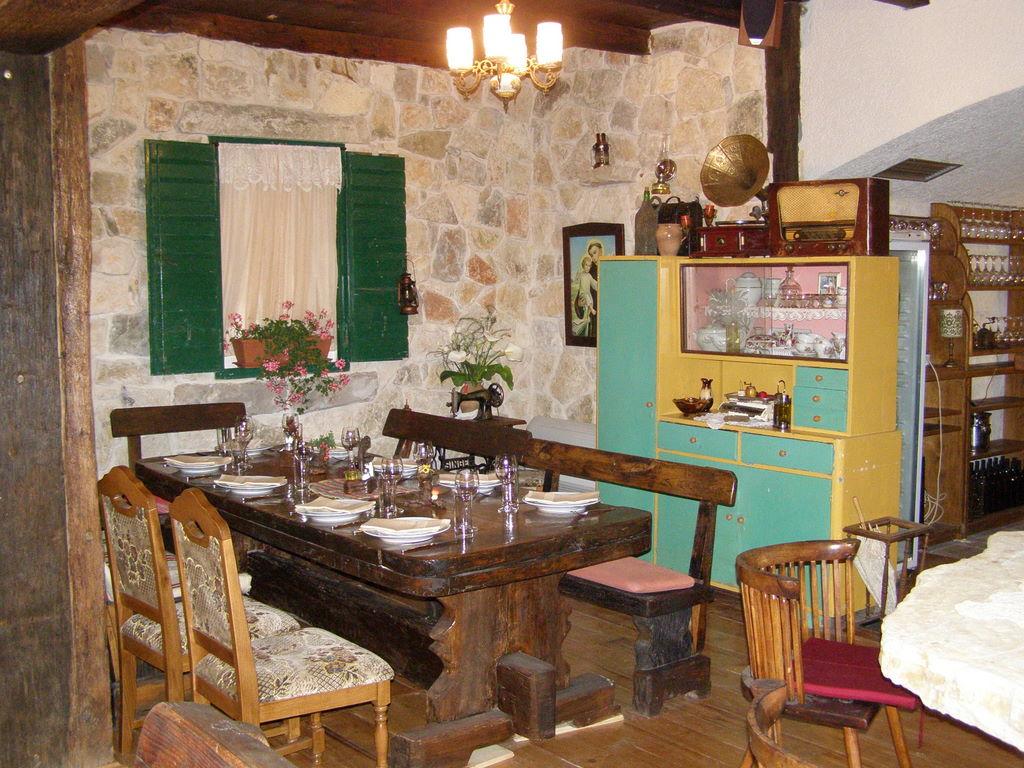 Roca, kuća dalmatinskog pršuta