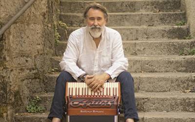 Elvis Stanić & AIRes Collective