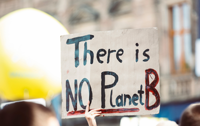 Građanski utorak: Treba li srušiti kapitalizam da bismo spasili planet?