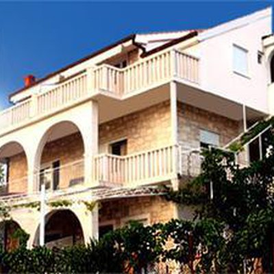 Villa Pape Bed &amp; Breakfast