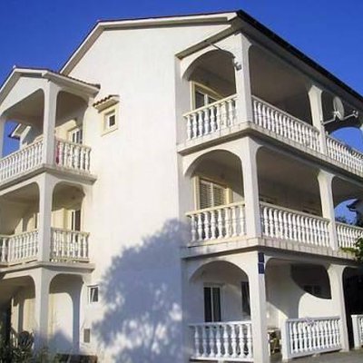 Zora apartments, Lopar