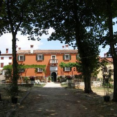 Palača Lazzarini-Battiala